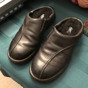 UGG BLACK LEATHER MULES EXCELLENT CONDITION SIZE 8